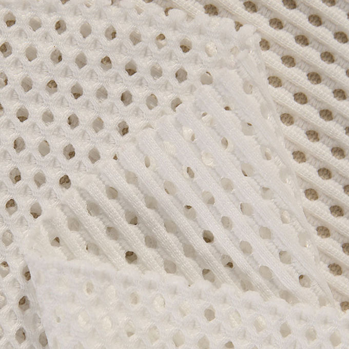 3 - 6mm 350 - 560GSM الشبكة المنسوجة 3d المسافة الشبكة النسيج للملابس 4
